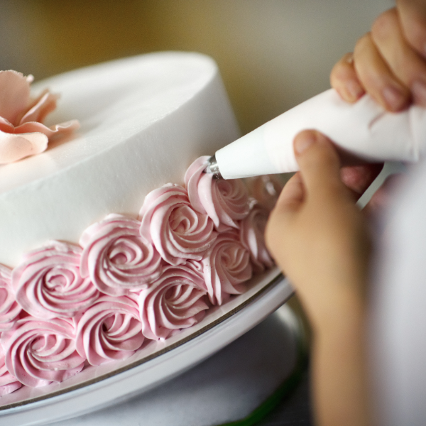 Bolo confeitado: aprenda fácil como ter um resultado profissional