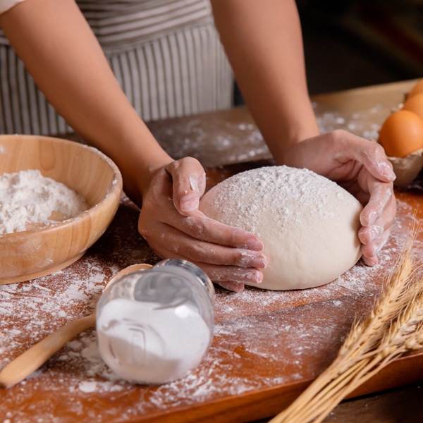 Qual o papel do fermento nas receitas de padaria e confeitaria?