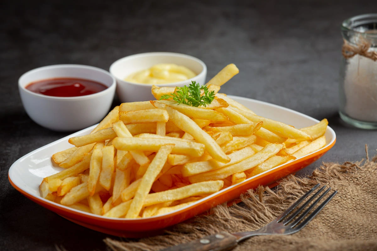 Transformando o acompanhamento no prato principal com uma batata sequinha e crocante
